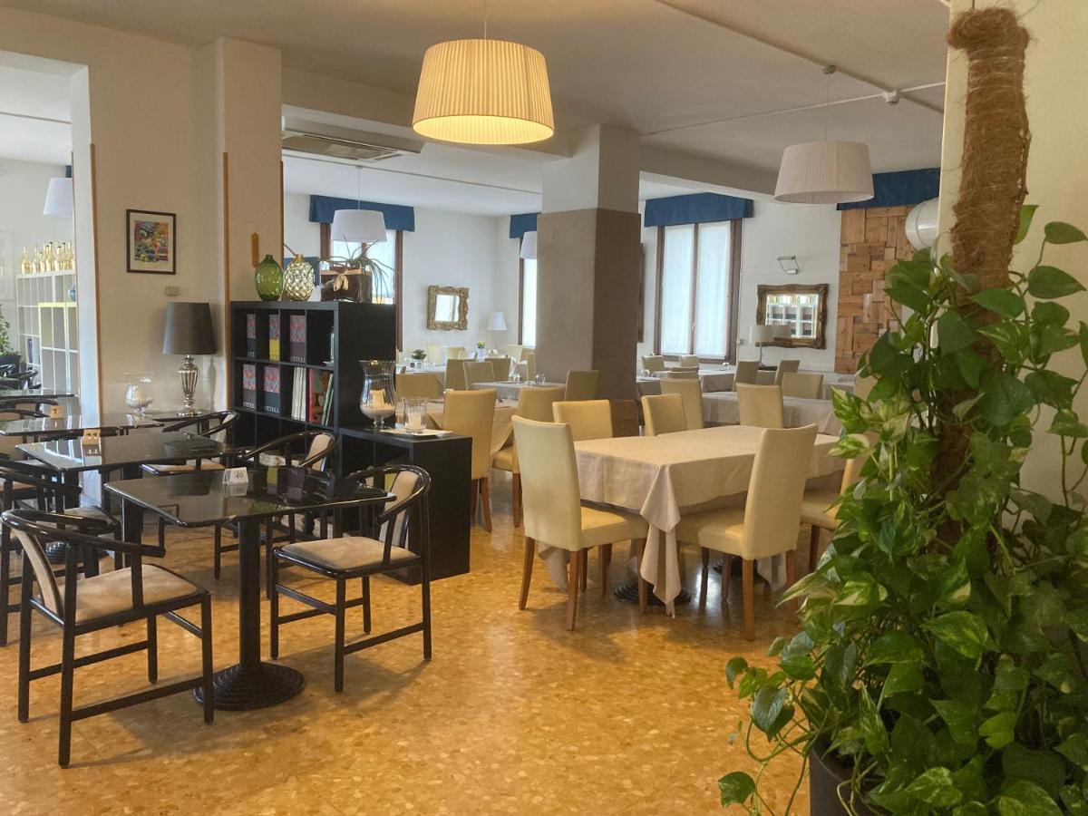 Locanda Al Santuario Peschiera del Garda Luaran gambar